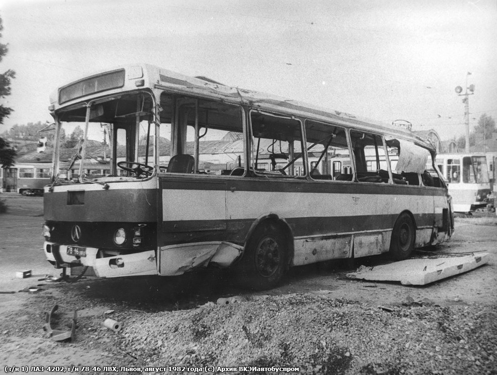 ЛАЗ-4202, г/н «78-46 ЛВХ», Львов, август 1982 года. Фотография © Архив ВКЭИавтобуспром