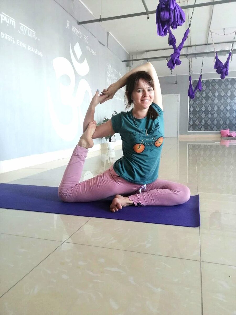 Одна из вариаций позы голубя. 