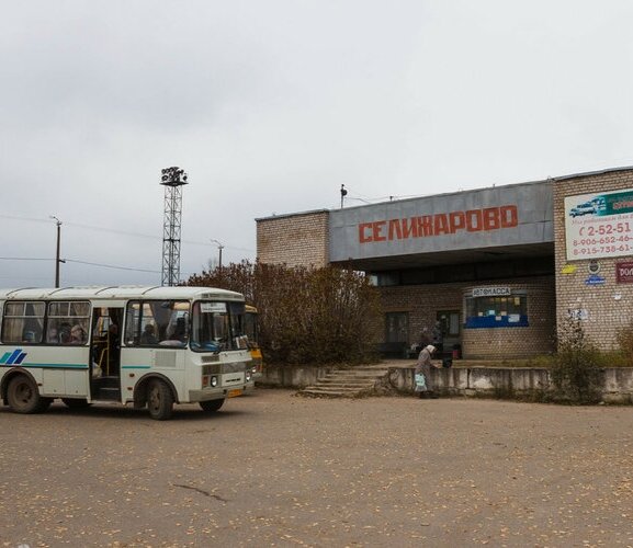 К сожалению я так и не нашёл обозначение на въезде в город , вот решил взять фото из интернета вокзала.
