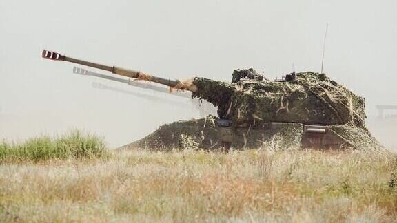     За время проведения спецоперации на территории Украины и Донбасса вооружённые силы РФ уничтожили 7149 танков и БМП, 7650 единиц спецтехники, 3691 орудие полевой артиллерии, 2676 беспилотников, 344 самолёта, 184 вертолёта.