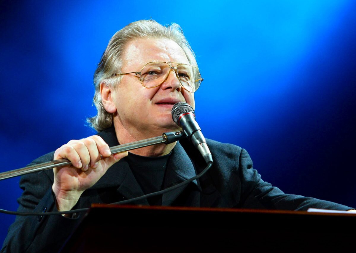 Юрий Антонов