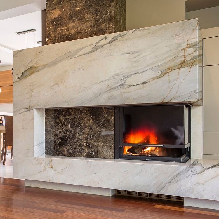 Камин из мрамора Calacatta Borghini Imperiale и dark Emperador (пример)