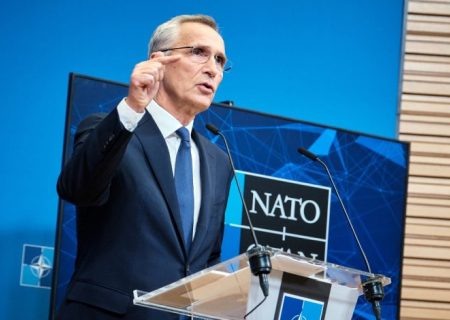    Столтенберг считает оружие путём к миру на Украине