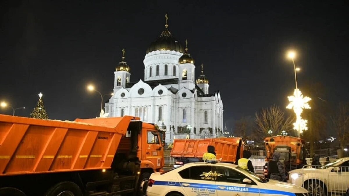 храм христа спасителя в москве зимой