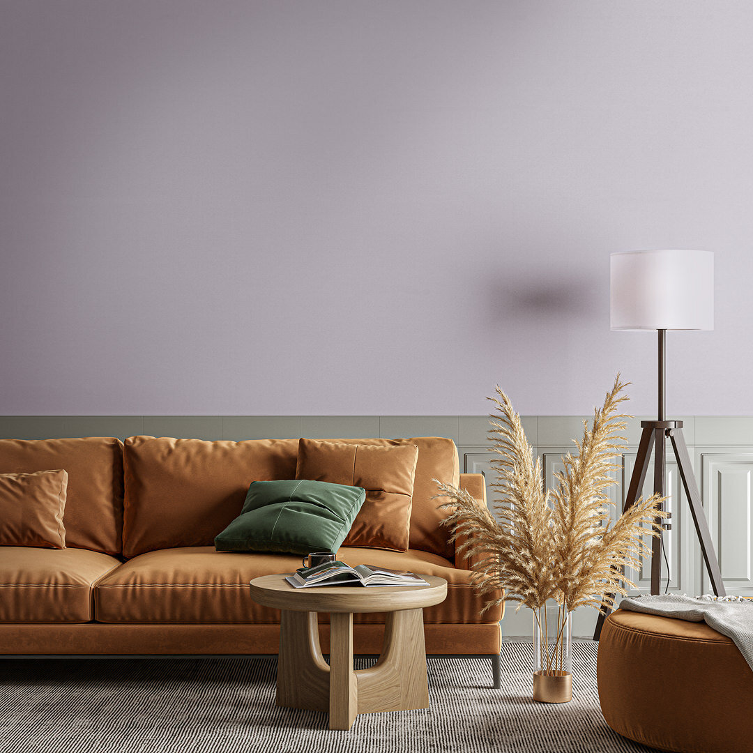 Гостиная с однотонными обоями серии "Примавера" от KERAMA MARAZZI. Также на стене керамическая плитка в формате панелей серии "Магнолия"