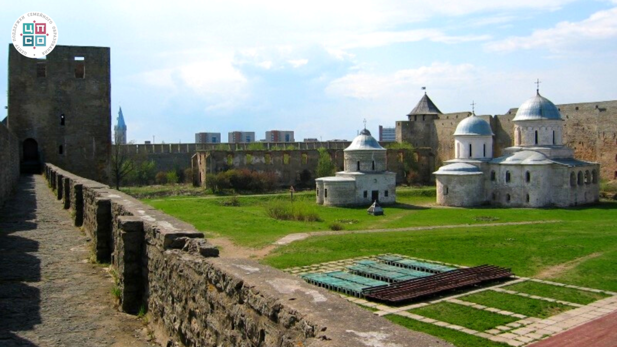 Ивангородская крепость и нарвский замок. Ивангородская крепость музей. Набатная башня ивангородской крепости. Ивангород крепость. Ивангородская крепость эстония.