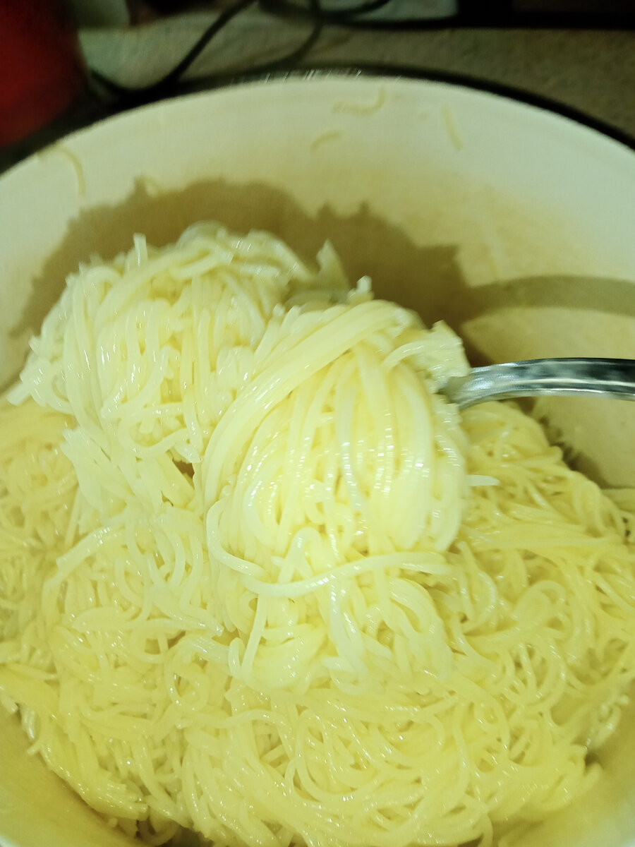 Наш простите х .. без соли, реально, сейчас , так и живём.