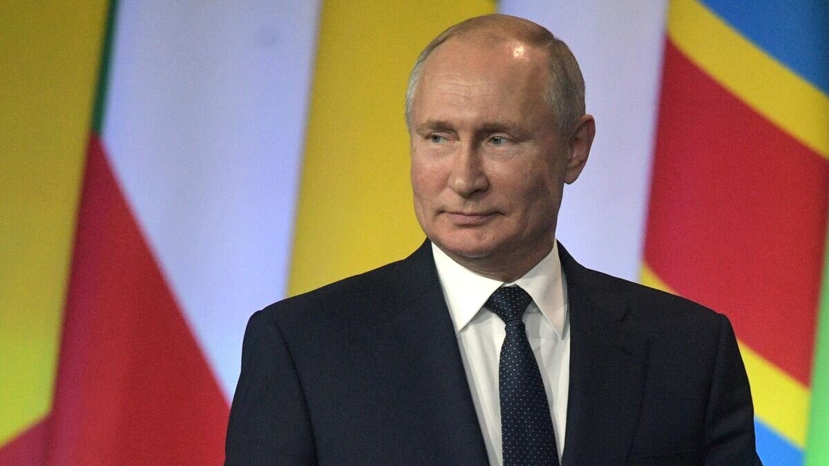    Президент РФ Владимир Путин на церемонии подписания Меморандума между правительством РФ и Африканским союзом об основах взаимоотношений и Меморандума о взаимопонимании между ЕЭК и Африканским союзом© РИА Новости / Алексей Дружинин