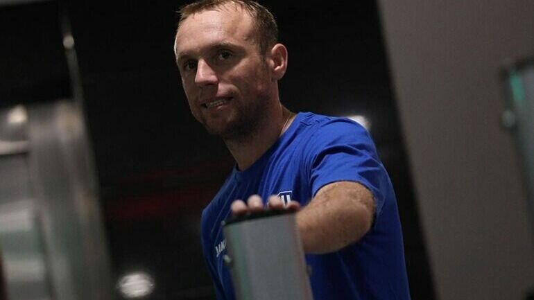     Полузащитник Денис Глушаков присоединился к «Пари Нижний Новгород» на сборах. Об этом сообщает пресс-служба нижегородского футбольного клуба.