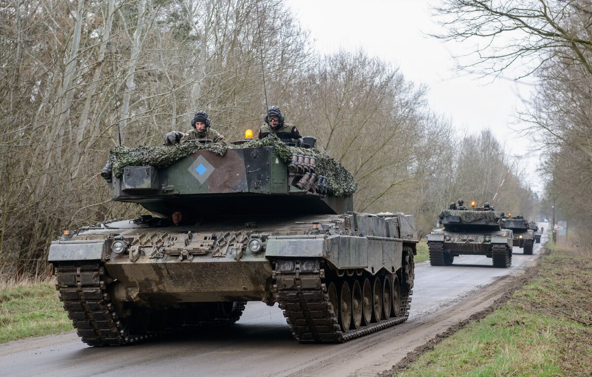    Танки Leopard 2  EPA-EFE/JAKUB KACZMARCZYK