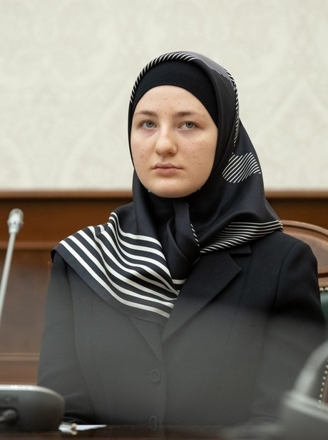 Кадыров назначил свою летнюю дочь куратором здравоохранения Чечни — Новая газета Европа