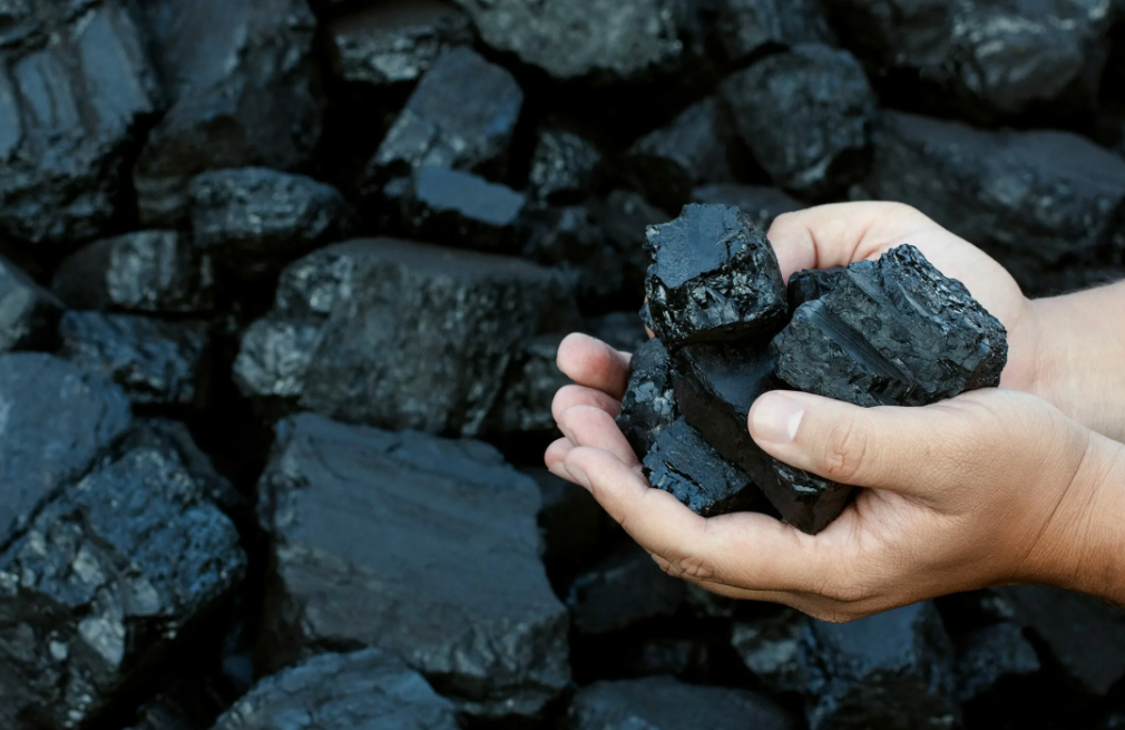 Уголь газообразный. Торф бурый уголь каменный уголь. Уголь природный ресурс. Газовый уголь. Уголь и нефть.