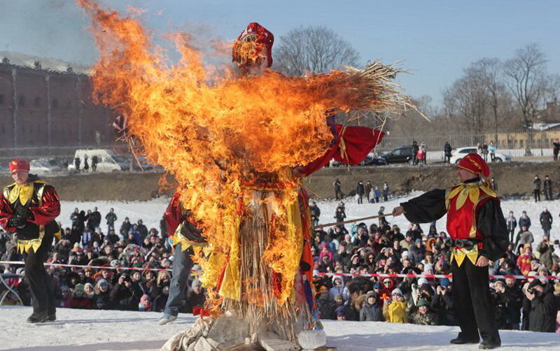 Сжигание чучела на масленицу
