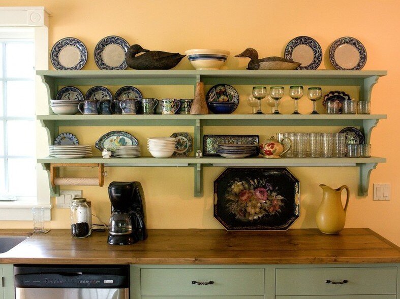http://womanadvice.ru/navesnye-polki-dlya-kuhni