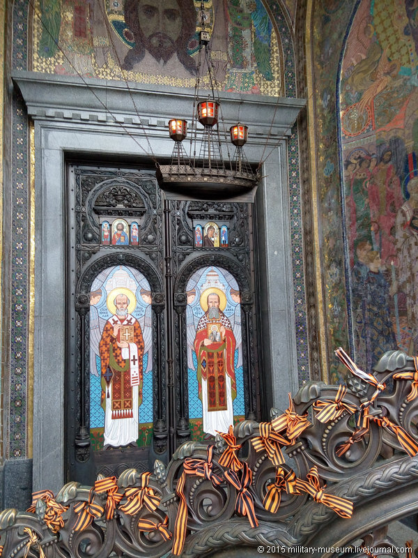 2. Врата центрального (западного) портала с мозаичным изображением Спаса Нерукотворного