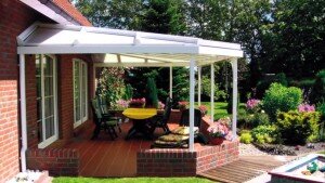 У конструкции, приспособленной для теплого сезона, как правило: