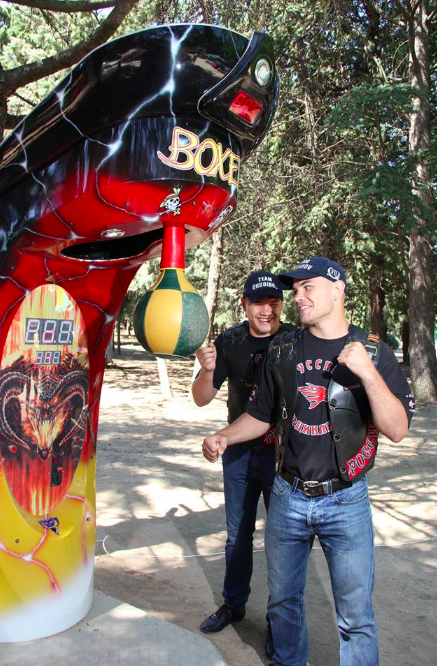 Федор Чудинов справа, Диабло слева, Дмитрий в середине.