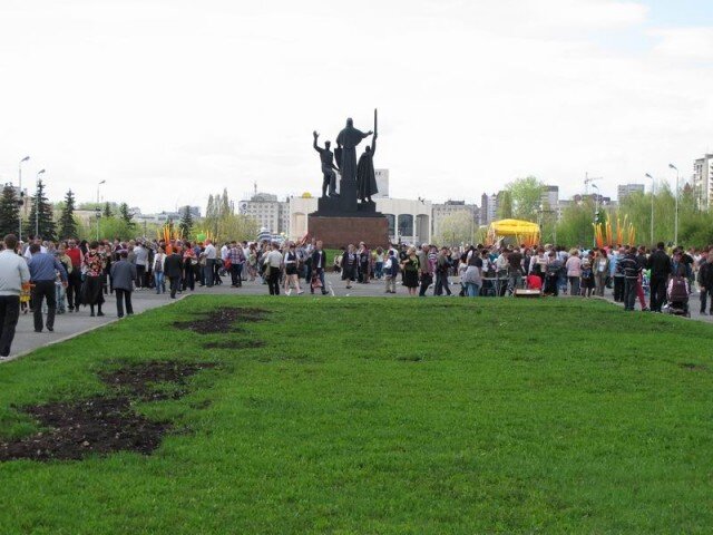 Вот собственно как выглядит эспланада со стороны Законодательного собрания.