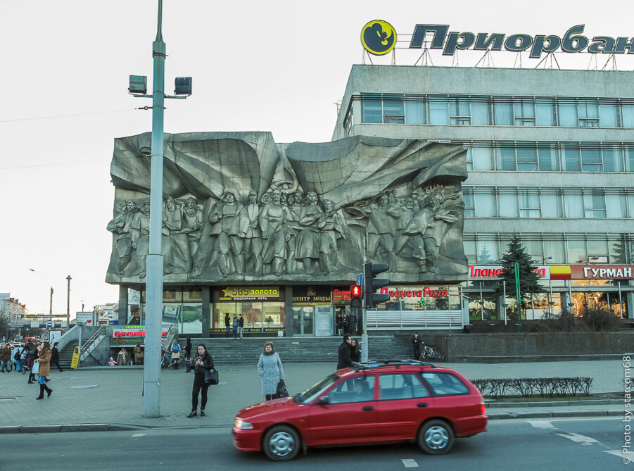  А по правую - Беларуский центр моды, так же постройки 1967 года