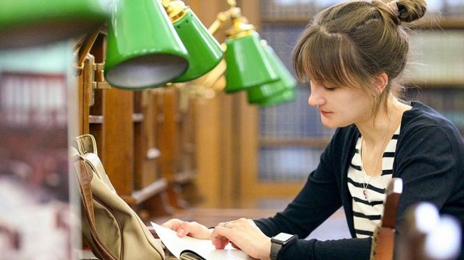 Столичные власти запустят программу модернизации «Московские библиоцентры», которая нацелена на развитие сети внутриквартальных учреждений, сообщил мэр города Сергей Собянин на встрече с сотрудниками государственных публичных библиотек.
