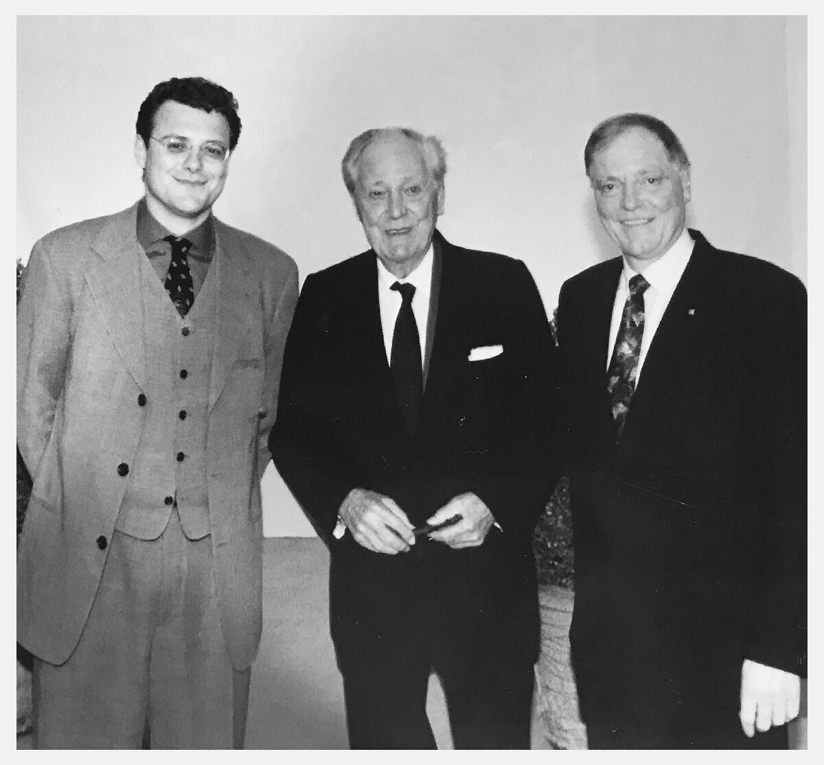 Тьерри Cтерн (президент Patek Philippe), Шарль Cтерн (купивший вместе с братом Жаном Cтерном в 1932 году компанию Patek Philippe), Филипп Стерн (почетный президент Patek Philippe). Изображение: Watch Alfavit