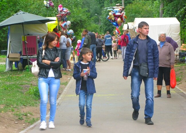 Погода в боровичах на 10 дней новгородская. Дом молодежи г. Боровичи. Праздник Боровичи. Боровичи день молодежи. Я люблю Боровичи.