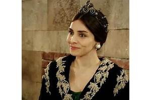 Актриса Нур Феттахоглу, в роли Махидевран Султан, в сериале "Великолепный век", изображение взято с открытого источника в интернете, с сайта: http://www.pinsdaddy.com/hatice-sultan_HmuAGUVhZ9jgCpaoAZ1ruo5ILcjO4KVU*3L8Z3fvCXw/