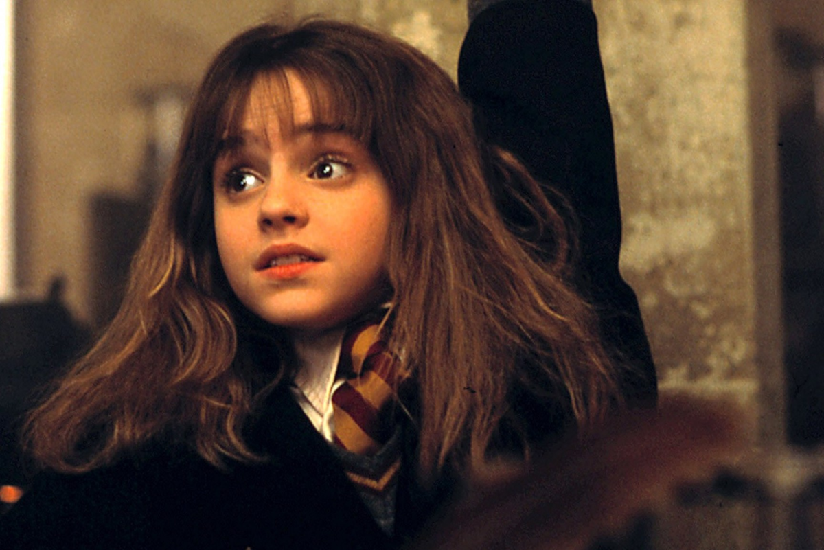 Emma harry. Harry Potter - Гермиона Грейнджер. Гарри Поттер и философский камень Гермиона Грейнджер. Гермиона гавнэ. Гарри Поттер 2001 Гермиона.