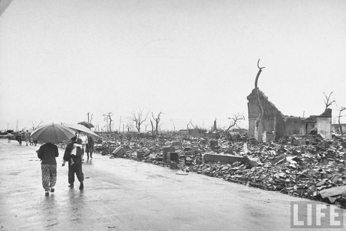 Бомбардировки токио 1945. Japan Хиросима 1945. Хиросима и Нагасаки атомная бомбардировка.