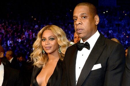 Об этом сообщают инсайдеры в издании The Fader, информирует Дім новин.
Супруги выделили по 100 тысяч долларов на обучение 11 старшеклассников из малообеспеченных семей, проживающих в Атланте, Орландо, Майами, Арлингтоне, Нью-Орлеане, Хьюстоне, Фениксе, Лос-Анджелесе, Сан-Диего, Санта-Кларе и Сиэтле.
