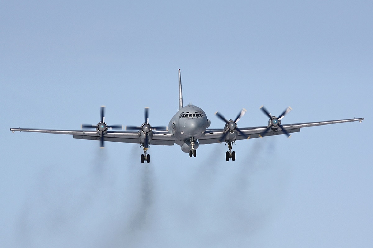    17 сентября около 23:00 на авиабазе Хмеймим была потеряна связь с самолетом-разведчиком Ил-20. На борту находились 14 членов экипажа. Самолет пропал с радаров в 35 км от побережья Сирии.