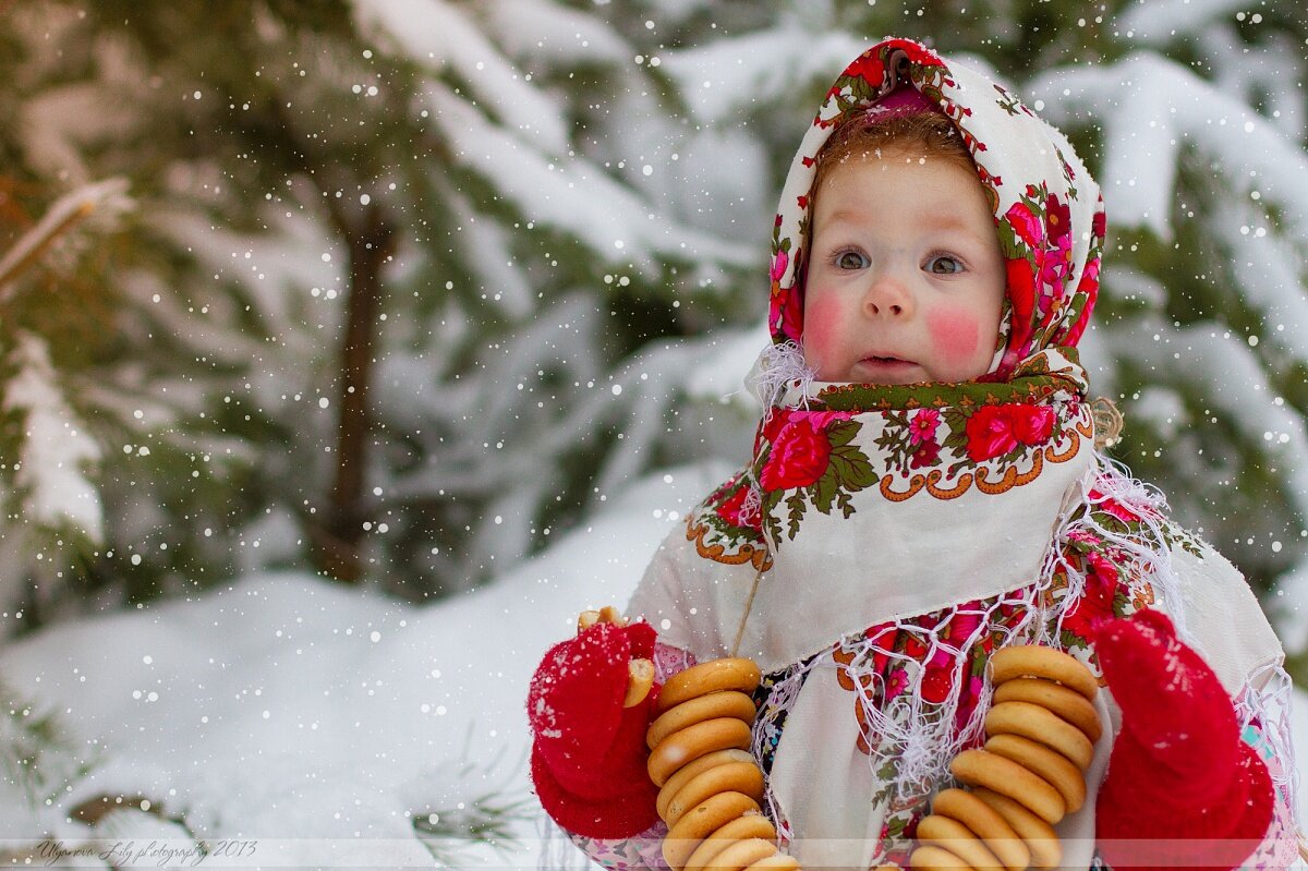 Russian baby. Веселые дети зимой. Дети в русских народных костюмах зимой. Румяные дети зимой. Детки зимой в русском стиле.