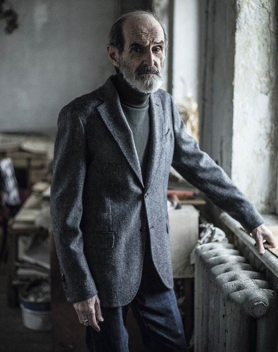 Шерстяной пиджак, водолазка из шерсти, джинсы, все Massimo Dutti.