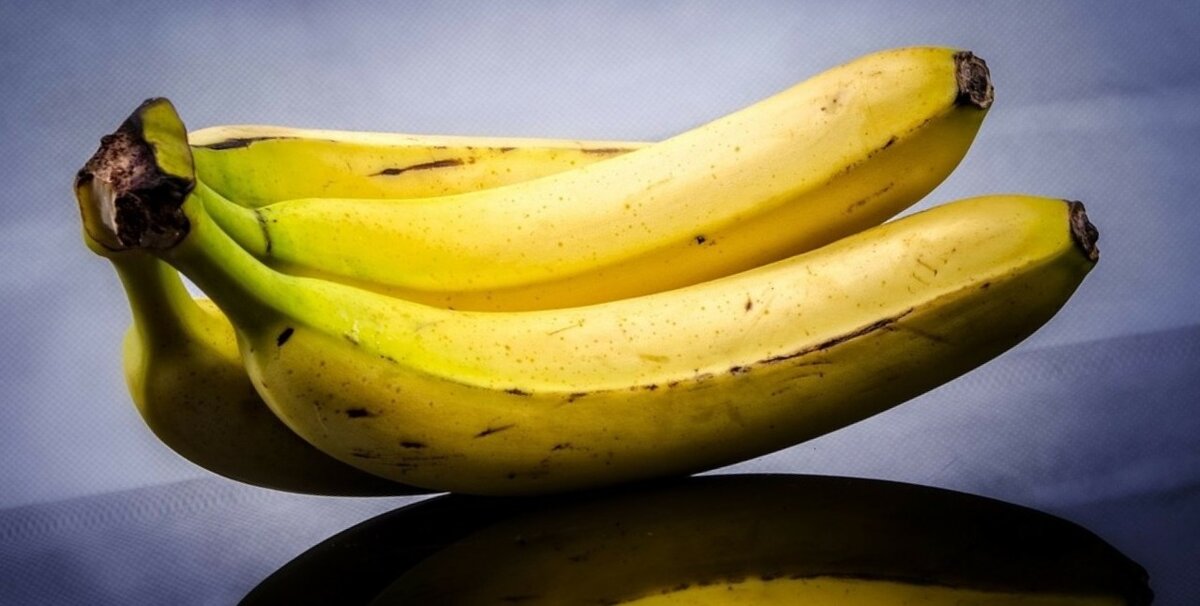 Можно есть бананы после операции. Банан после тренировки. Самый крутой банан. Банан до рестайлинга. Плюсы есть бананы.