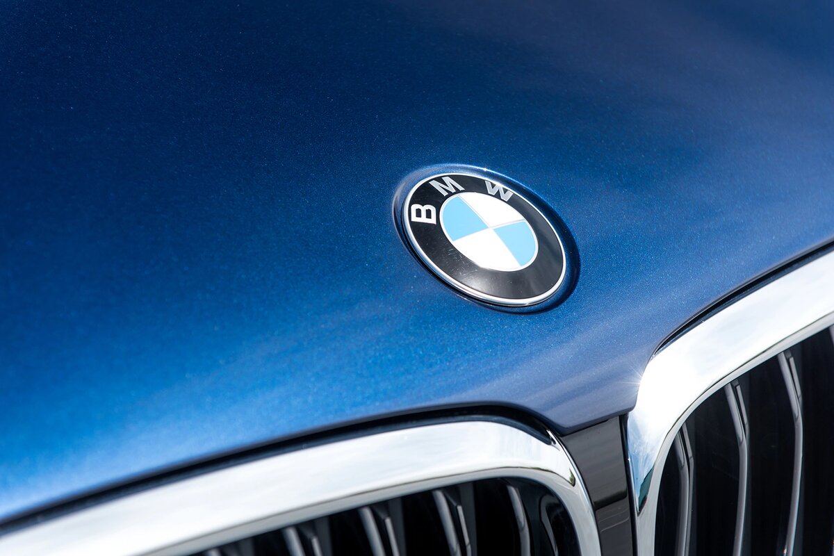 Эмблема капота для BMW