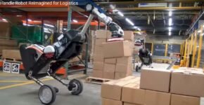 Boston Dynamics представила новую модификацию робота Handle для работы на логистических складах. Он собирает и разбирает поддоны с грузом. Видео опубликовано на официальном YouTube-канале компании.