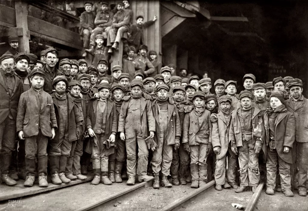 Фабричные дети. Детский труд в Шахтах 19 век Англия. Дети-шахтеры. Пенсильвания. 1911-Й.. Детский труд в Англии 19 век. Дети шахтеры Англии Льюис Хайн.