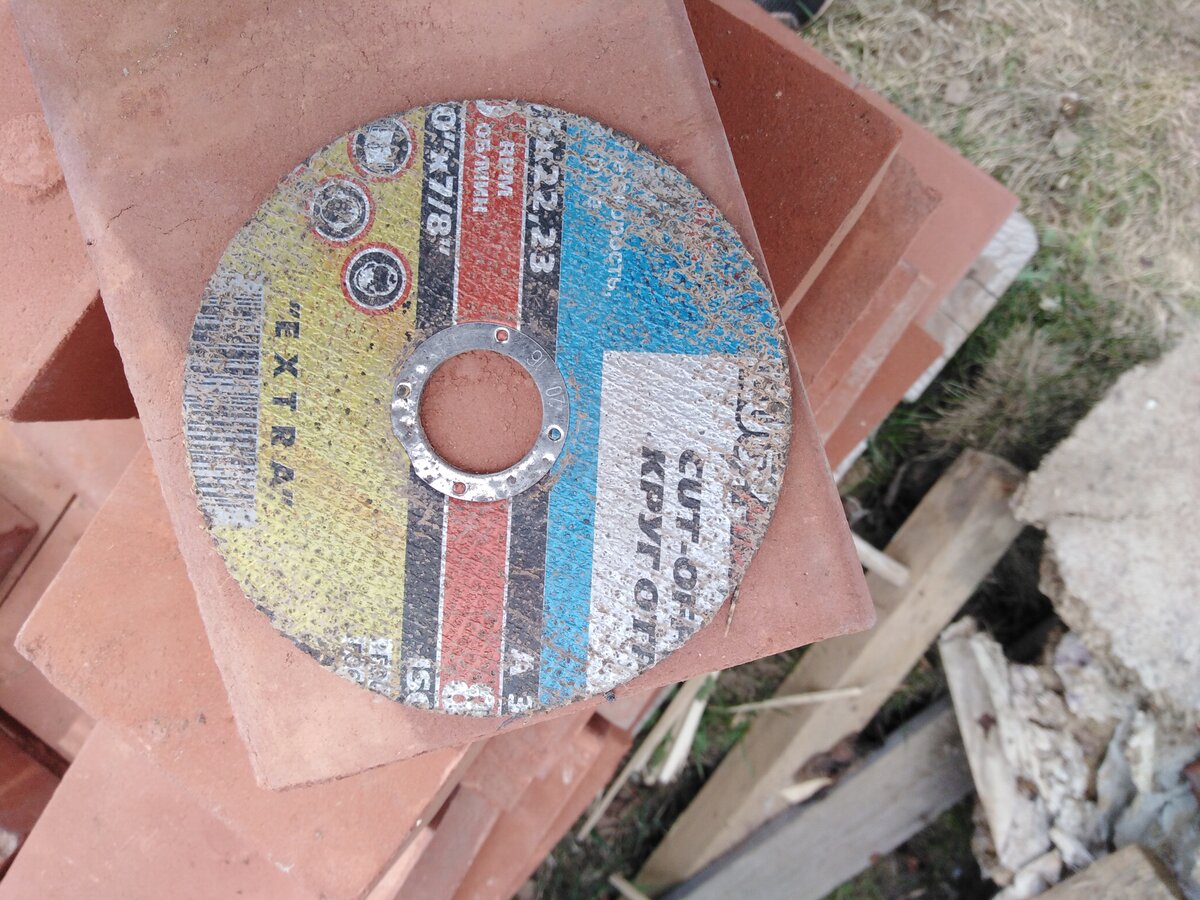 Размечаем кирпич.