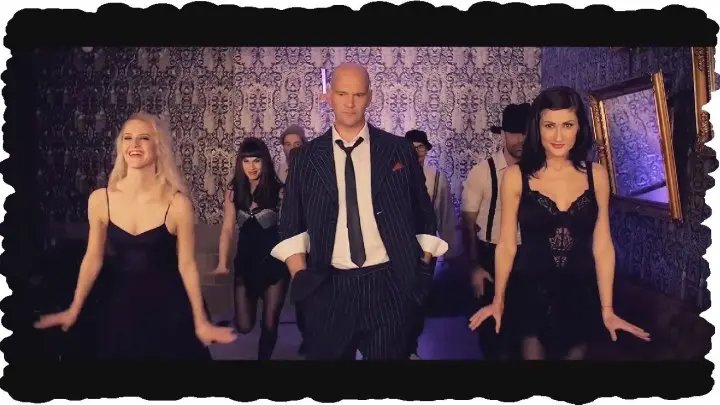 Кадр из клипа Удо Вендерса на песню Ел Пасадор "Амада Миа, Аморе Мио", 2015-2016гг.