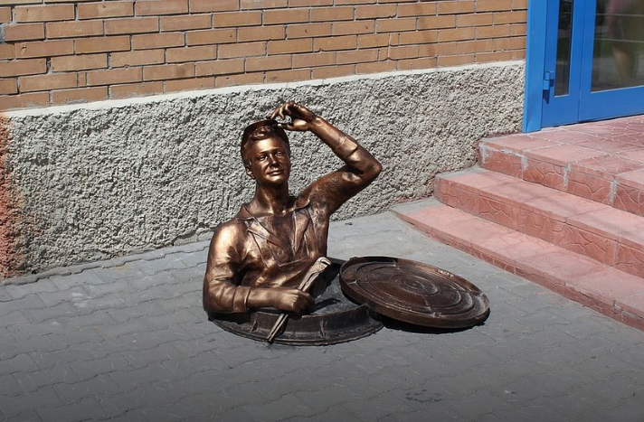 скульптура сантехника в Новосибирске