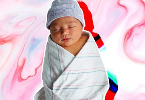      Крошечные новорожденные, укутанные в красивые одеяла. Хотя популярно (и восхитительно), пеленание безопасно для младенцев? 