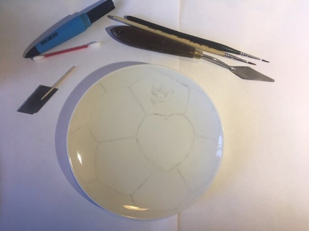 Нанесли контуры рисунка