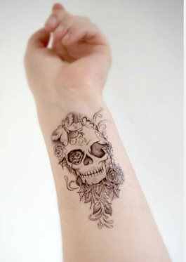 Пример татуировки с черепом