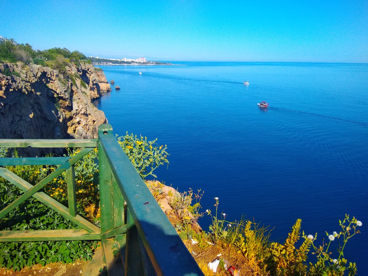 Анталья, улица Лара.