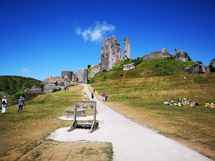 Графство дорсет. Замок Корф Дорсет. Maiden Castle , графство Дорсет, Великобритания. Дорсет достопримечательности. Замок Корф Англия.