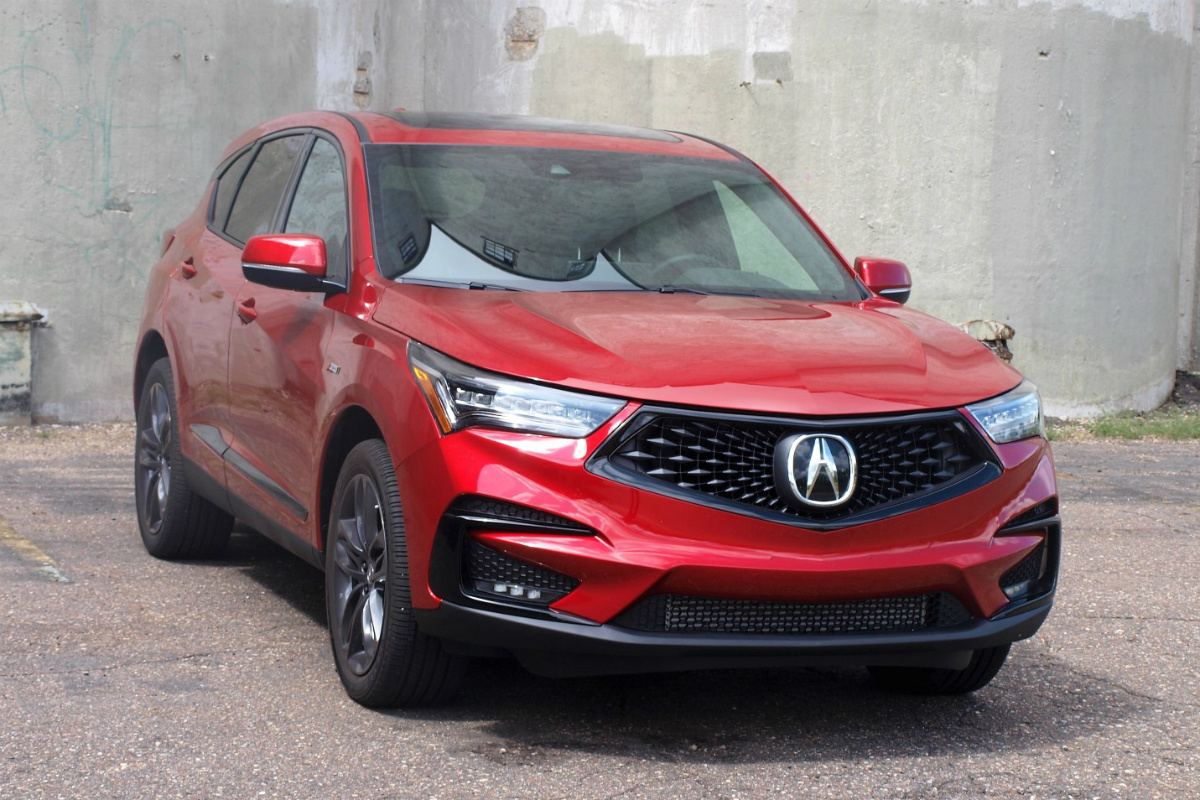 Acura RDX — ультракомпактный кроссовер производства Acura — американского брэнда автокомпании Хонда.