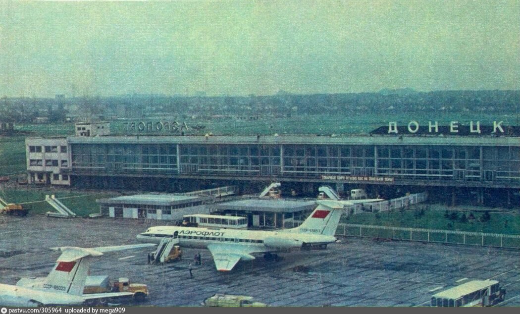перрон аэропорта Донецк (ныне уничтоженного в ходе боевых действий). фото из открытых источников.