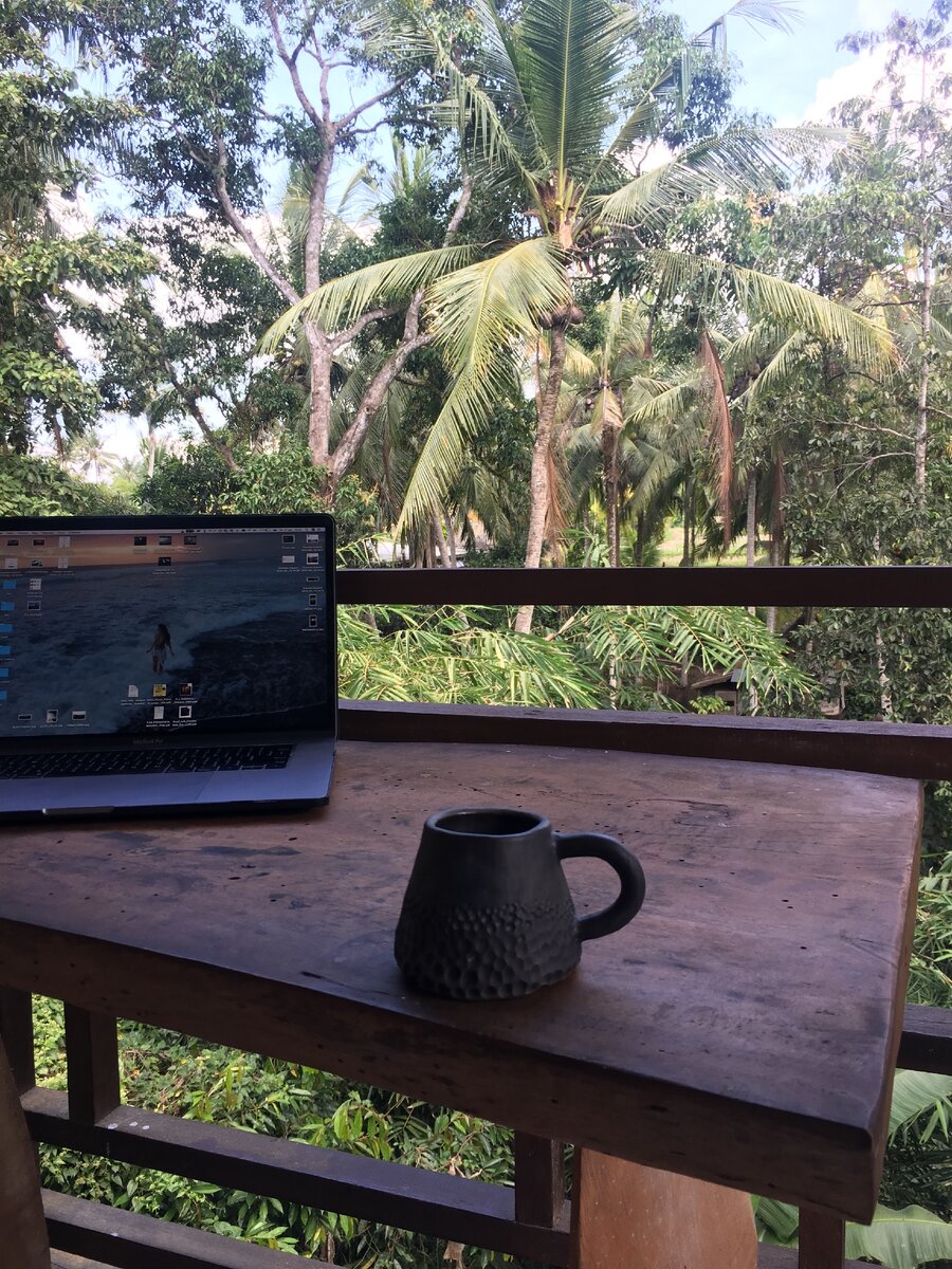 Делай то, что любишь там, где ты есть с тем, что имеешь. 