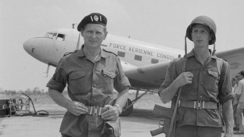 Майкл Хоар с телохранителем в Конго на пике своей карьеры в 1964 году Источник: GETTY IMAGES