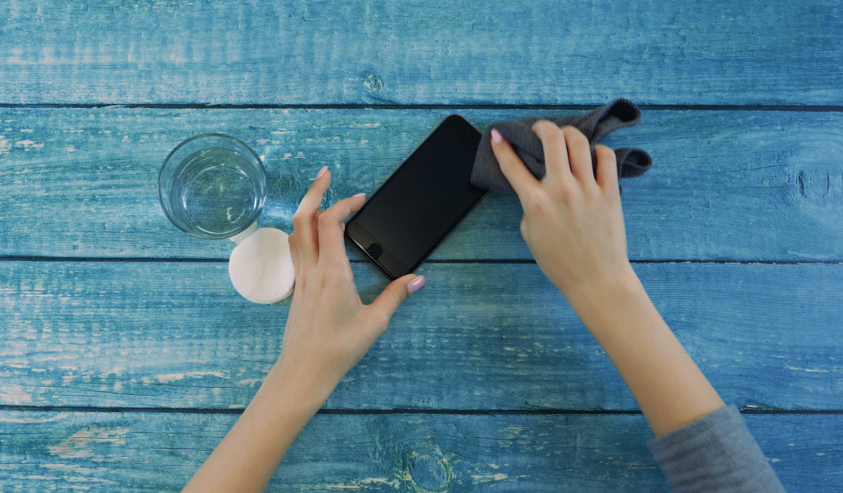 Как продезинфицировать смартфон?